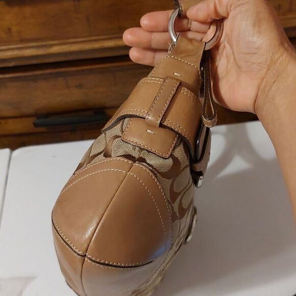 Coach Logo Signature Hamptons Hobo Bag F07077 - Picture 3 of 13